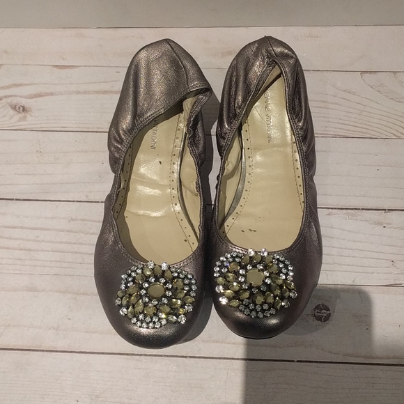 Adrienne Vittadini Shoes - Adrienne Vittadini flex flats. With sparkly jewels on top🍀🌸
